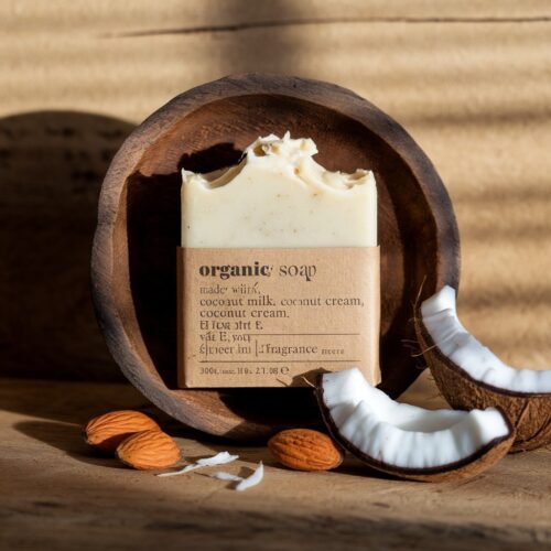 ultra-moisturizing-with-cold-pressed-coconut-cream -for-brightening-and-intense-hydration-and-moisture-lock